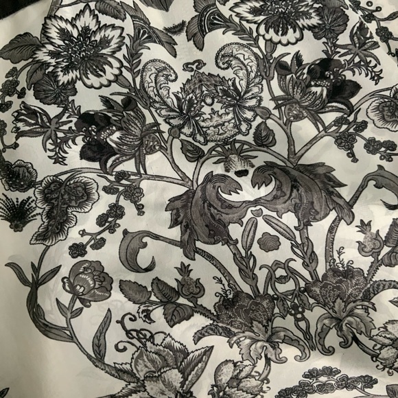 White & Black Sleeveless Shirt Leather Top - Picture 4 of 4